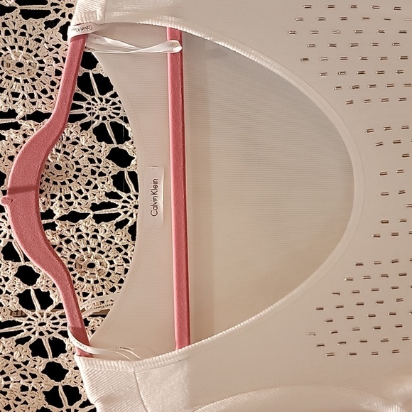 Calvin Klein top - Picture 2 of 5